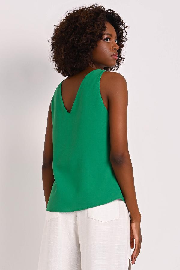 MUSCULOSA CON ESCOTE ENTRELAZADO CARMEN STEFFENS ALTO VERANO 2023