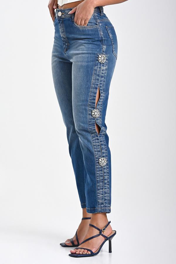 PANTALON JEANS CON FLORES LATERALES