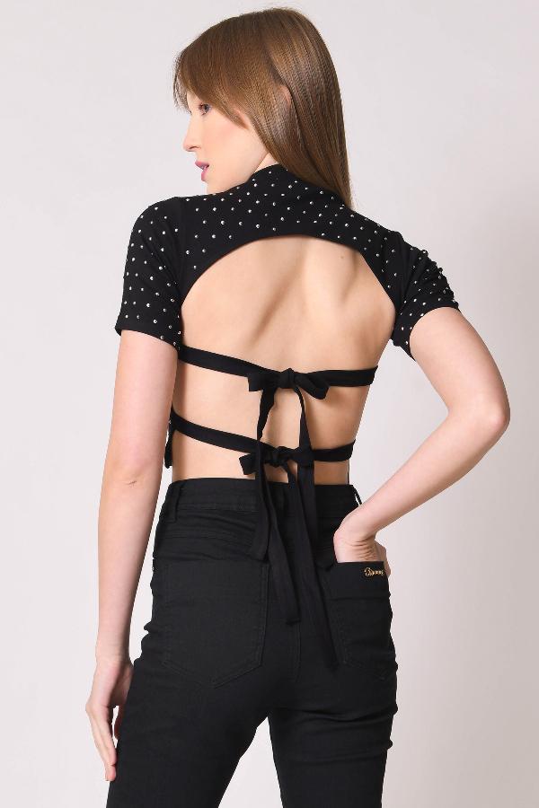 BLUSA CON ABERTURA EN ESPALDA