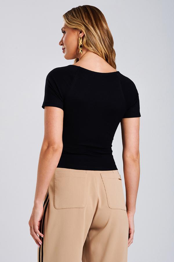 BLUSA DRAPEADA NEGRA