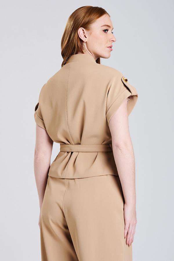 BLUSA CON CUELLO Y CINTO